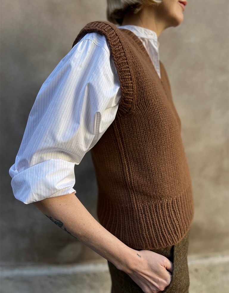 MikiKnits | Hazelnut V Neck Cashmere Vest – Roztayger