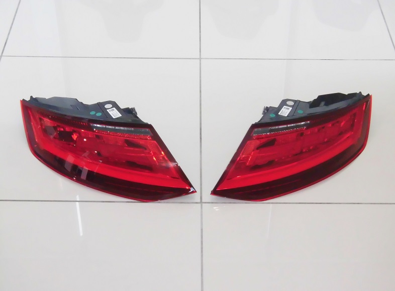 AUDI アウディ TT 8S/FV 純正OLEDテールレンズ取り付け！！ | ランナウェイ