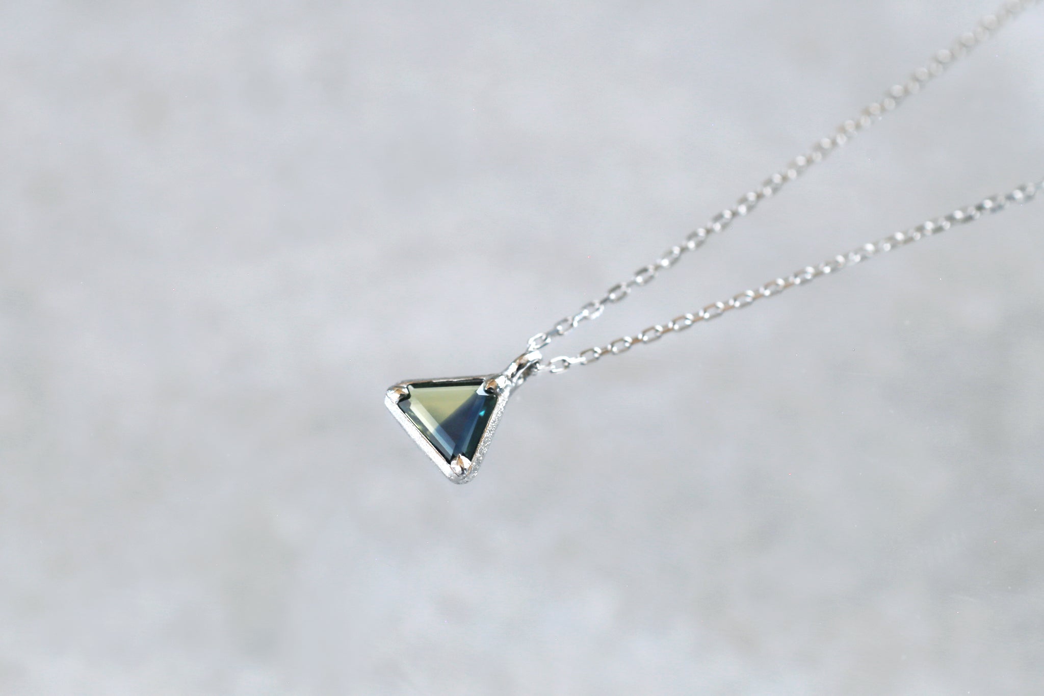 9月誕生石] バイカラーサファイアネックレス– Ryui