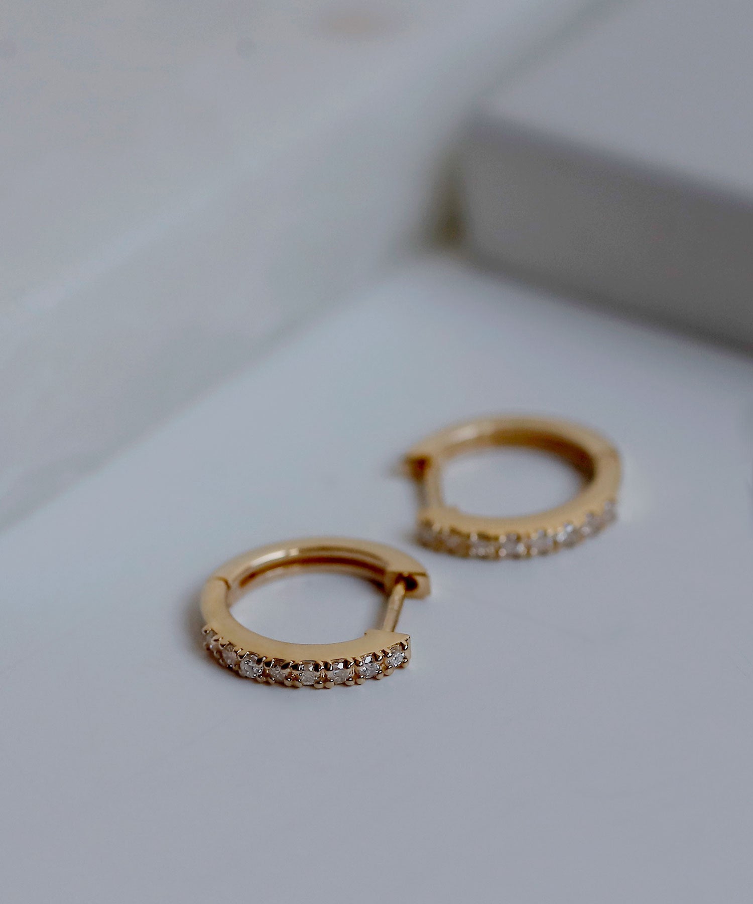 SIENA ROSE】ダイヤラインフープピアス｜SANPO ONLINE(サンポーオンライン)