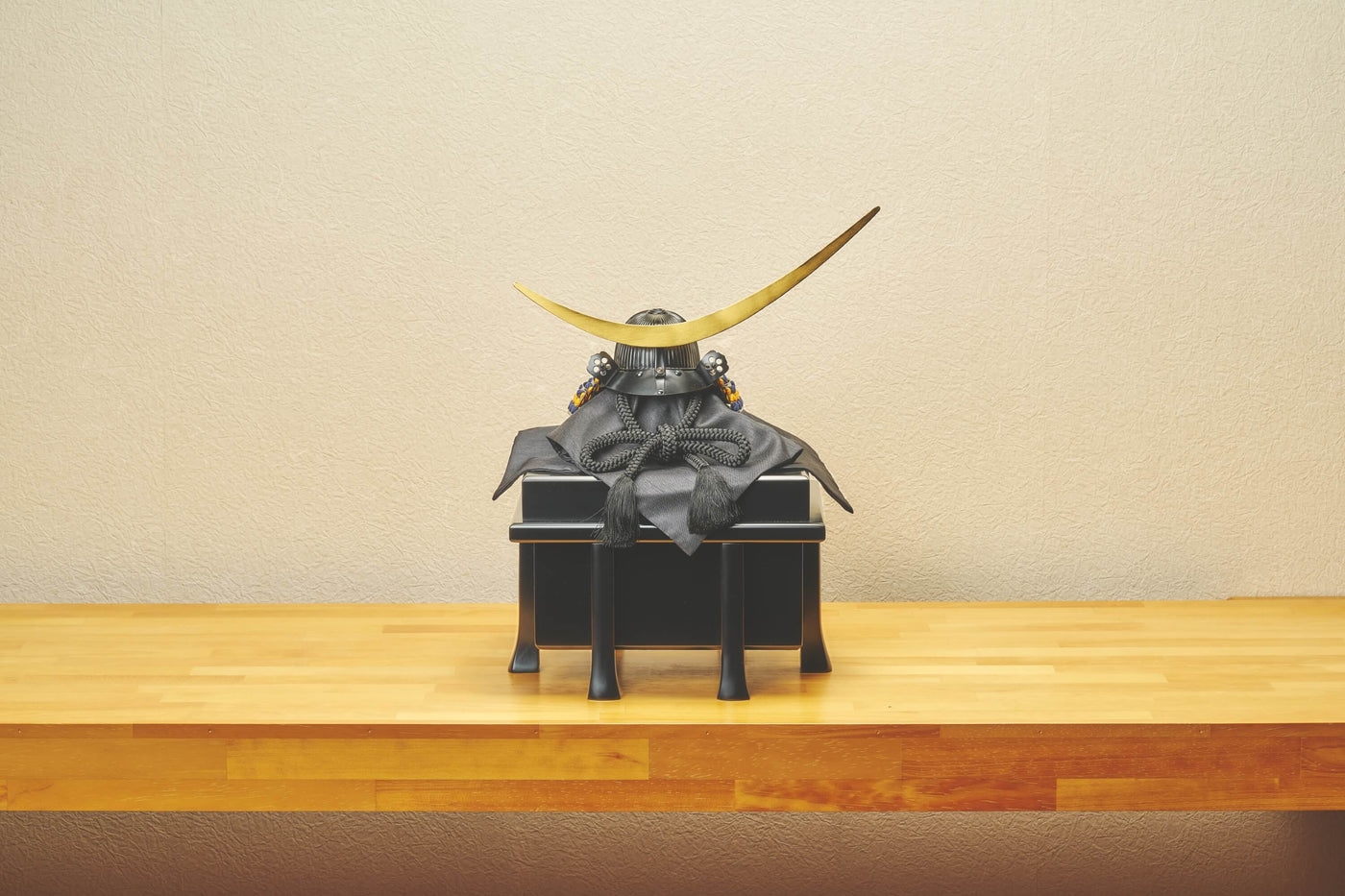 伊達政宗の三日月前立兜 - 兜櫃 – 人形工房 左京