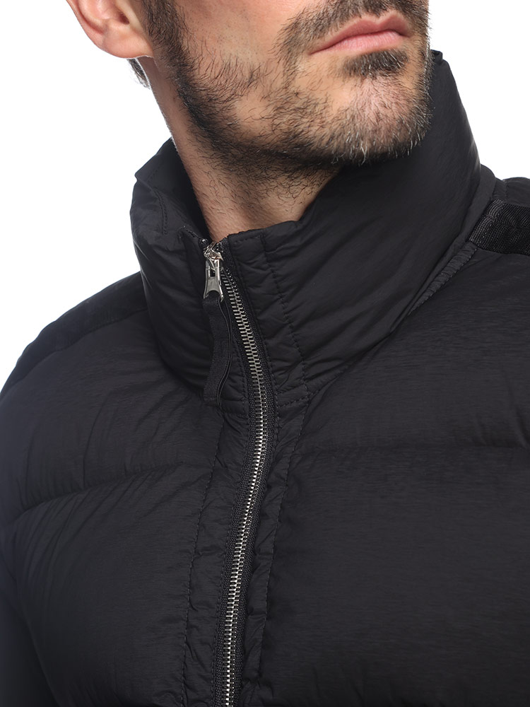 STONE ISLAND (ストーンアイランド) ナイロン フルジップ ダウン