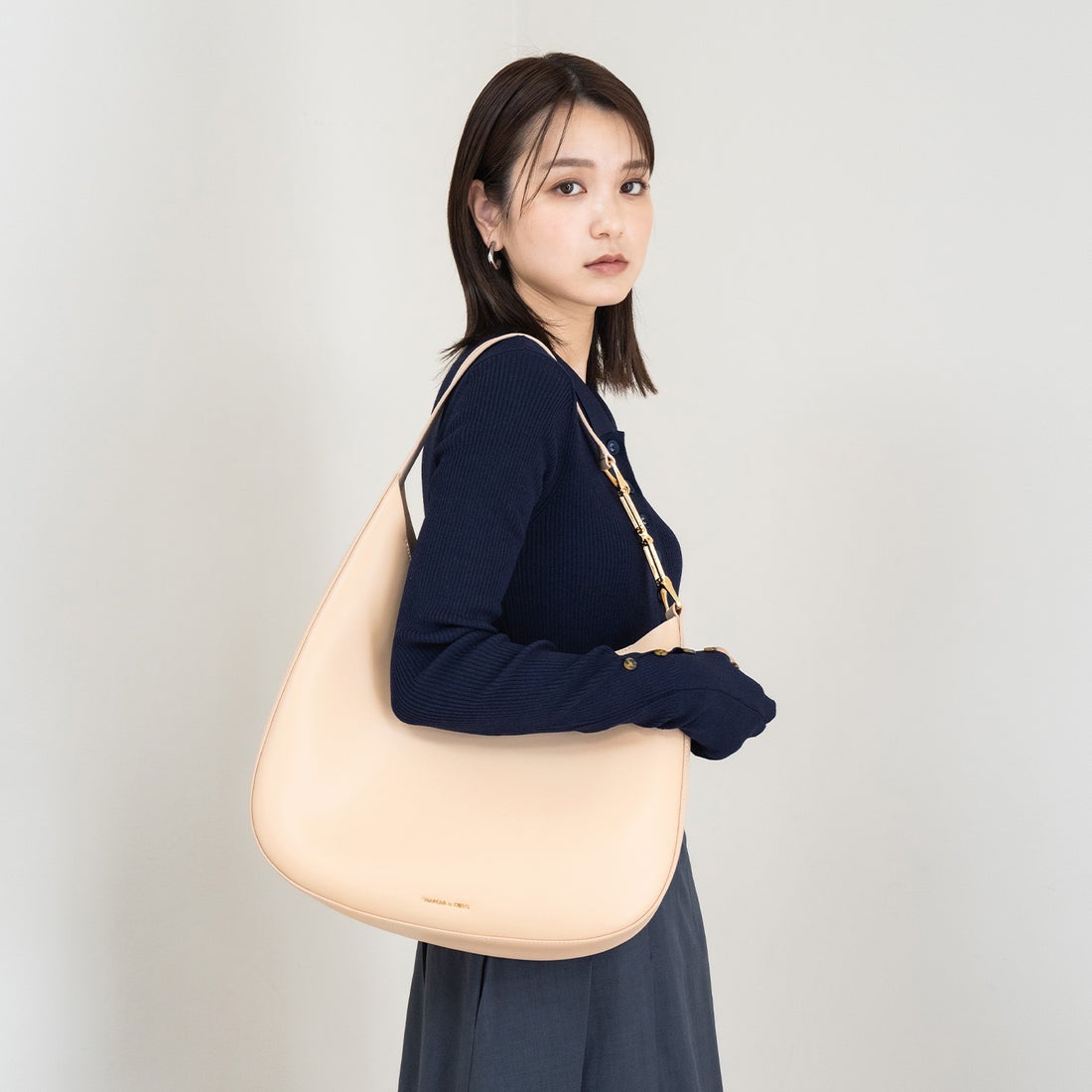 CHARLES & KEITH Agatha アガサ チェーンアクセントショルダーバッグ