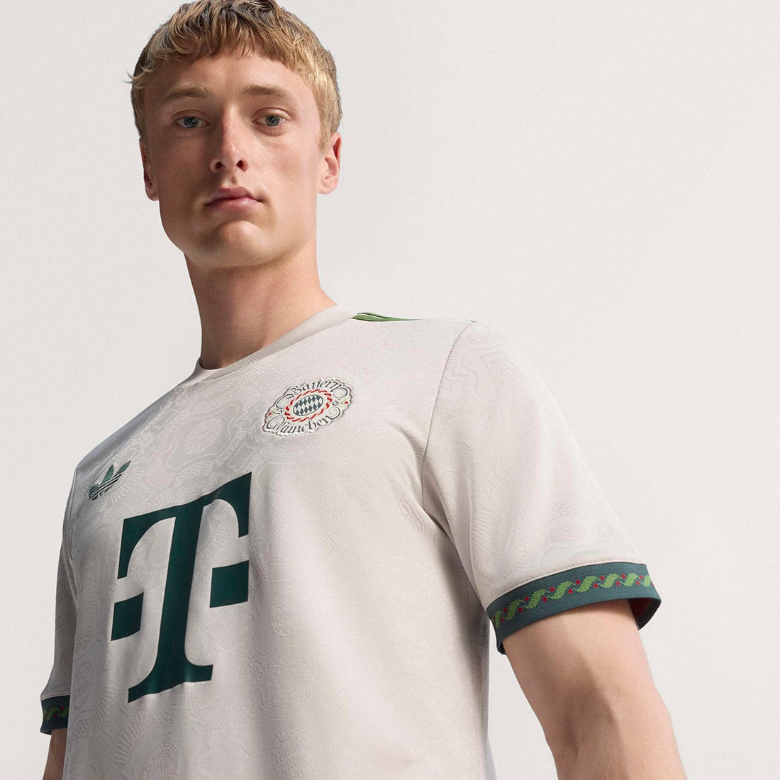 adidas バイエルン ミュンヘン 25/26 WIESN ユニフォーム 半袖