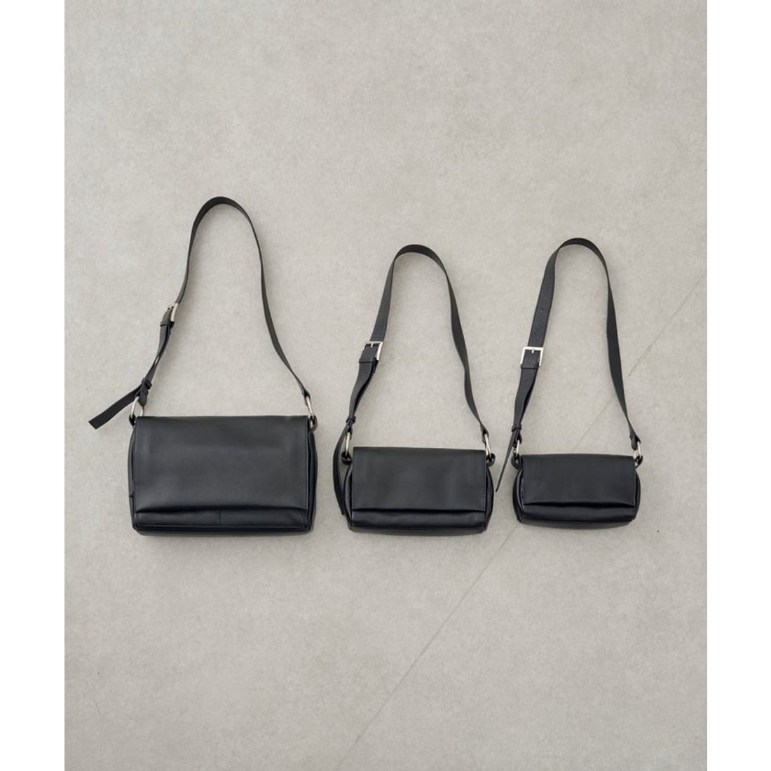 ビアズリー BEARDSLEY レザーボディバッグ （black） -ファッション