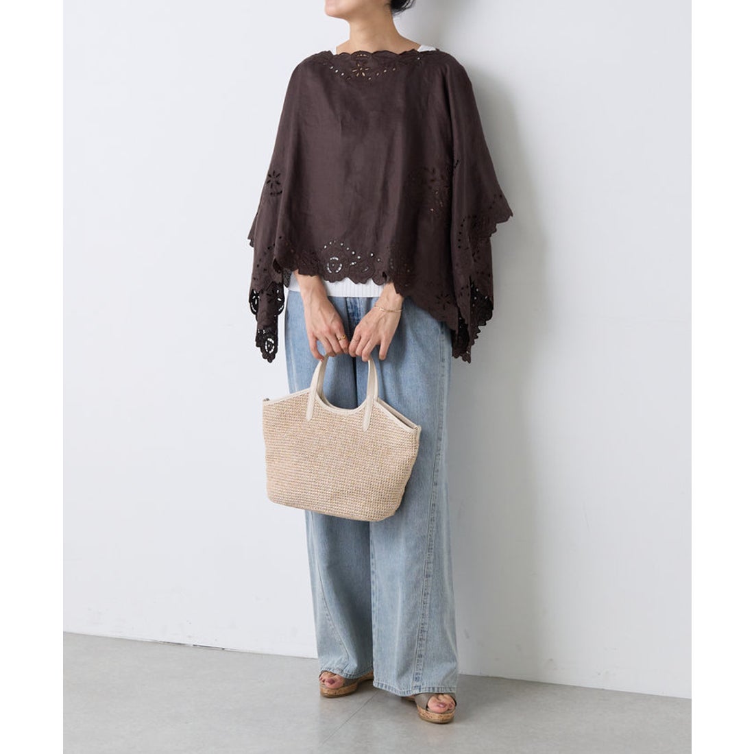 25ss 新品タグ付き ビアズリー 白 パネル刺繍リネンポンチョ 麻100%