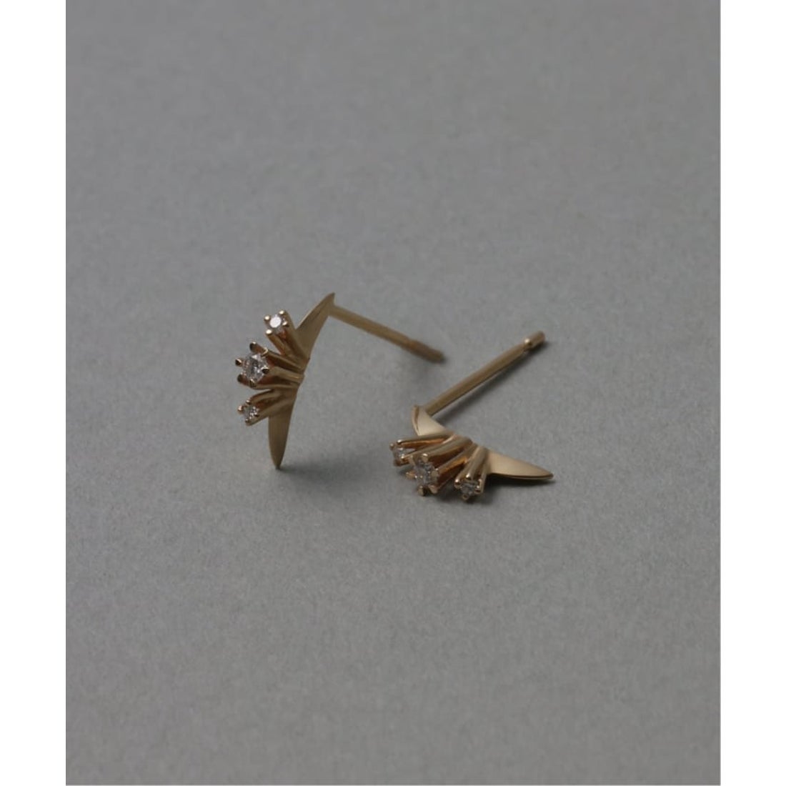 リラ Lilas レイディアルダイヤピアス K10 （ゴールド） -ファッション