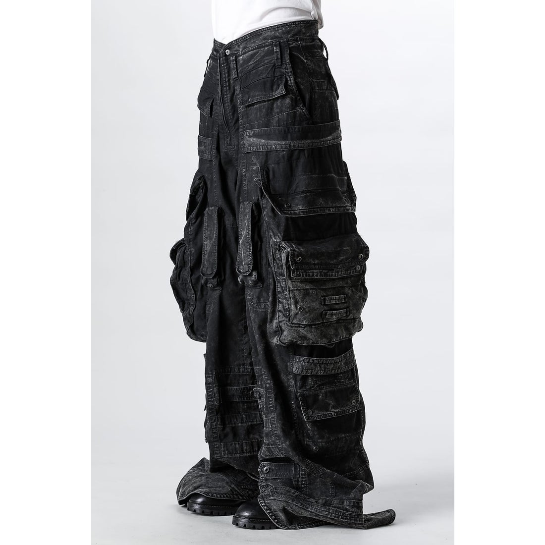 ユリウス JULIUS Cotton Nylon Twill Multi Pocket Wide Cargo Pants