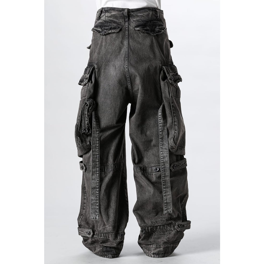 ユリウス JULIUS 12oz Denim Wide Gasmask Cargo Pants（CHARCOAL
