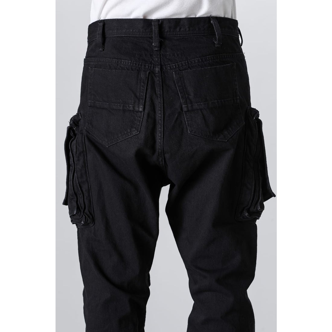 ユリウス JULIUS 10oz Denim Cargo Pants （Black） - ファッション