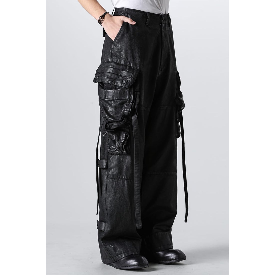 ユリウス JULIUS Coated Gasmask Cargo Pants （Black） 通販 大阪