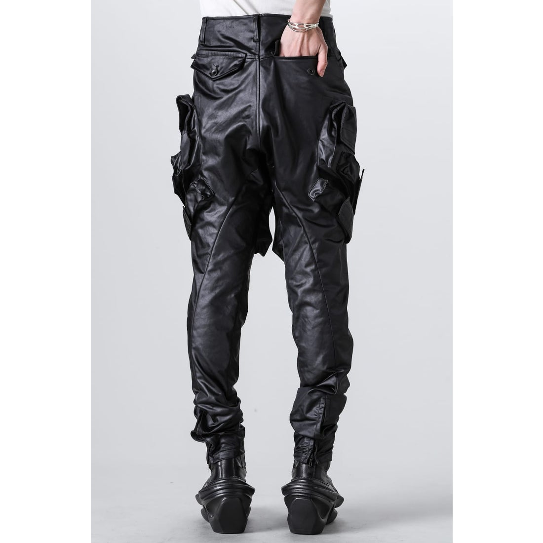 ユリウス JULIUS Gasmask Cargo Pants （Black） 通販 大阪心斎橋/京都