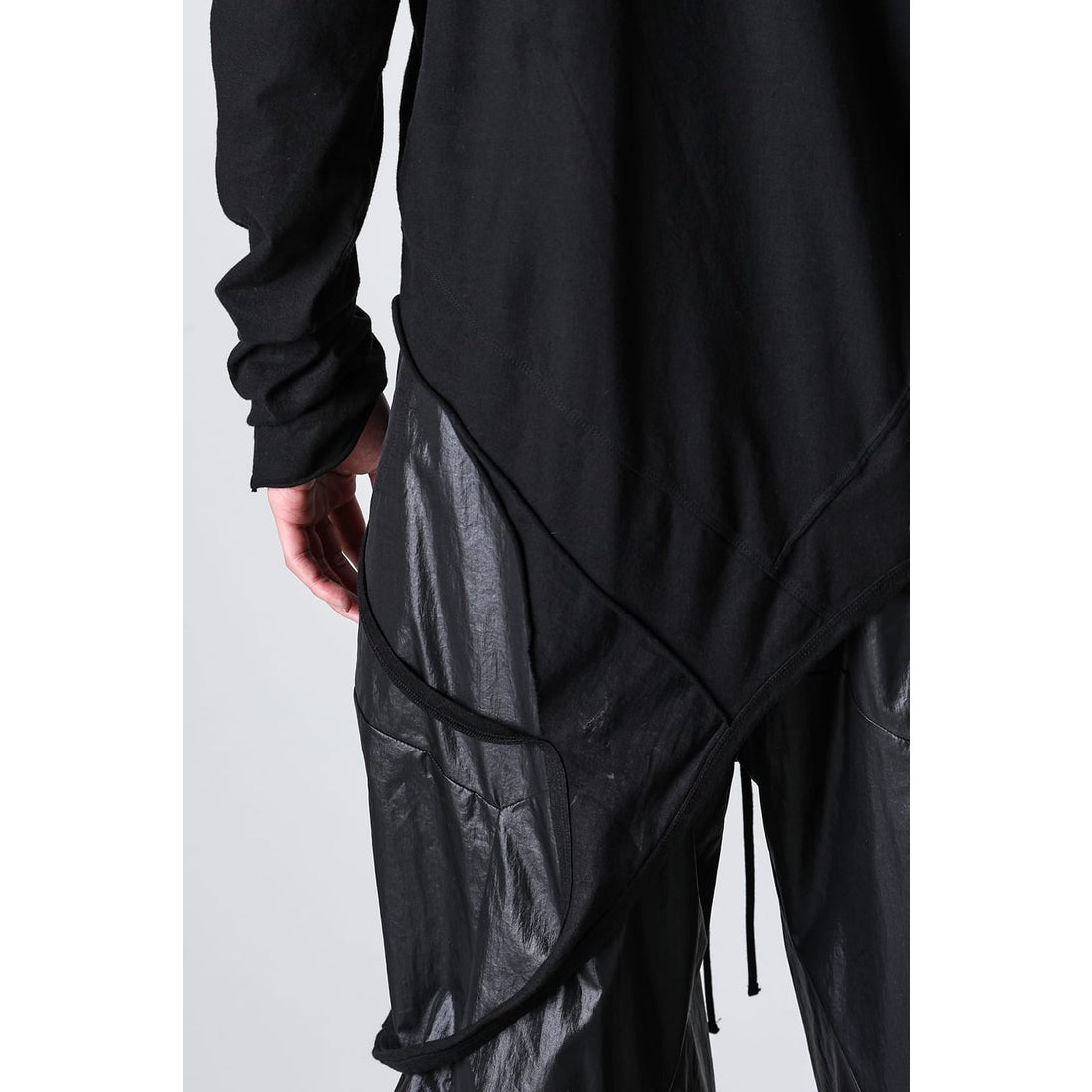 JULIUS Loop Hem Longsleeve Top （Black）- Osaka / Kyoto, Ship