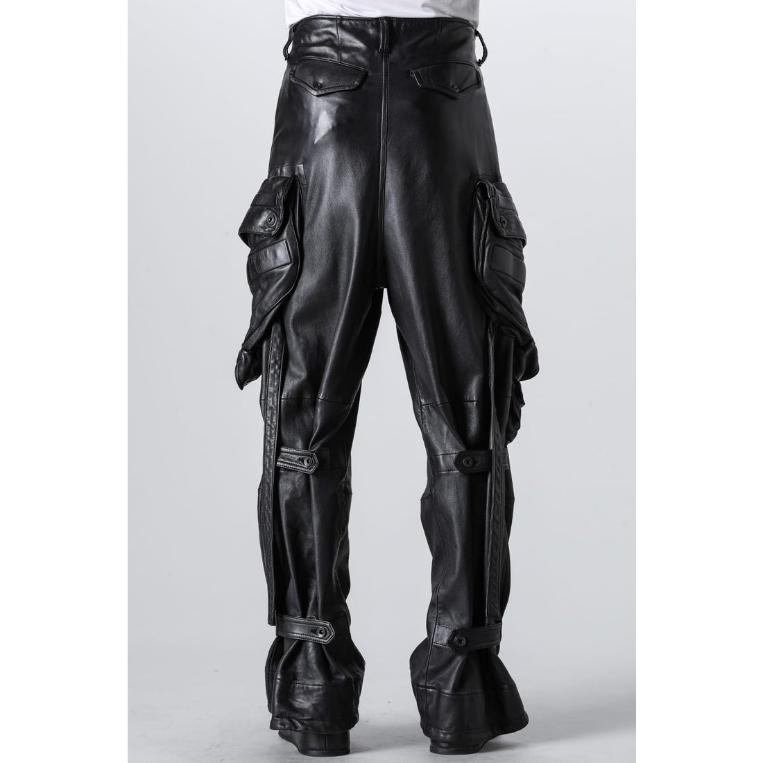 ユリウス JULIUS Leather Gasmask Cargo Pants （Black