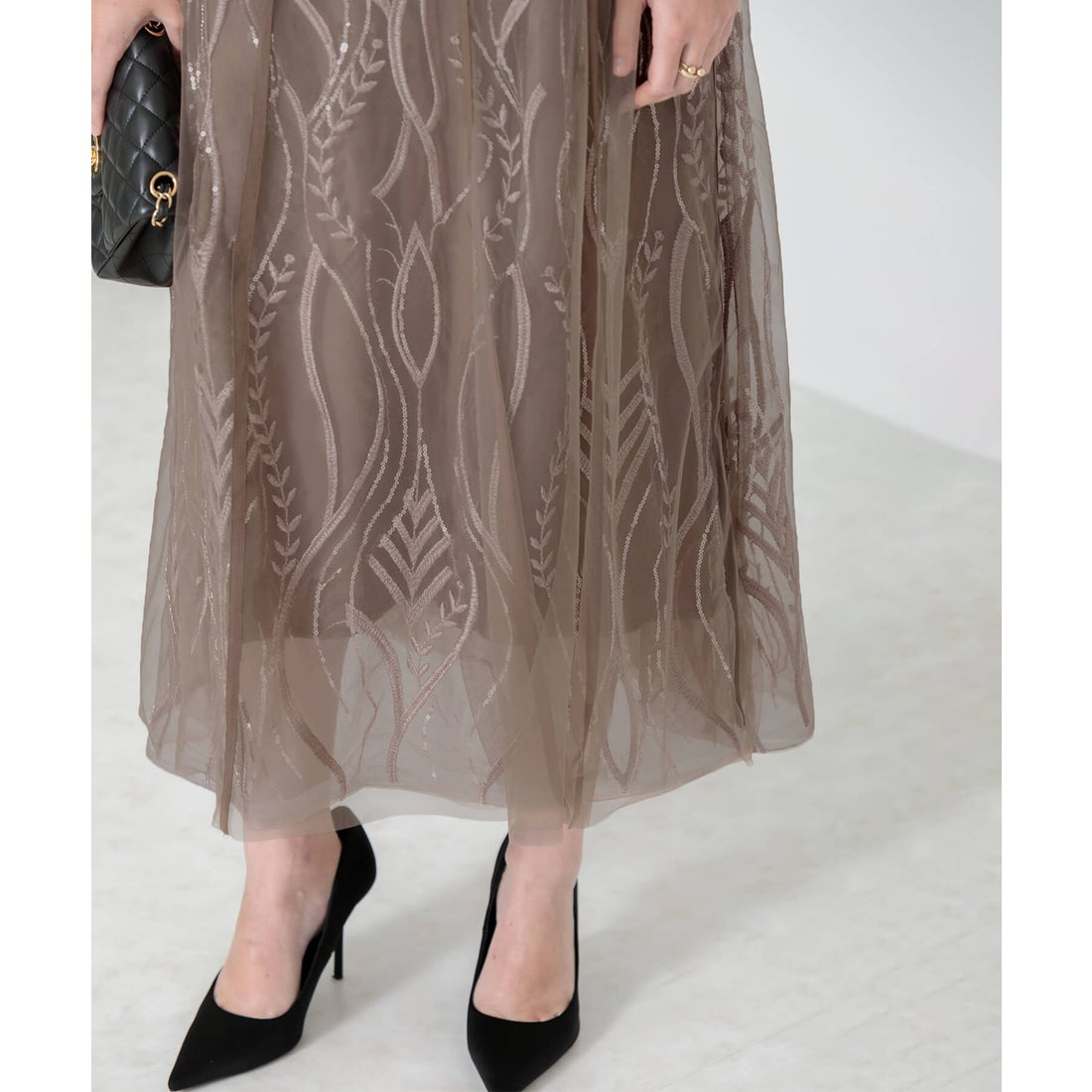 レジャ Leja スパンコール刺繍レースプチハイネックフリルロングドレス