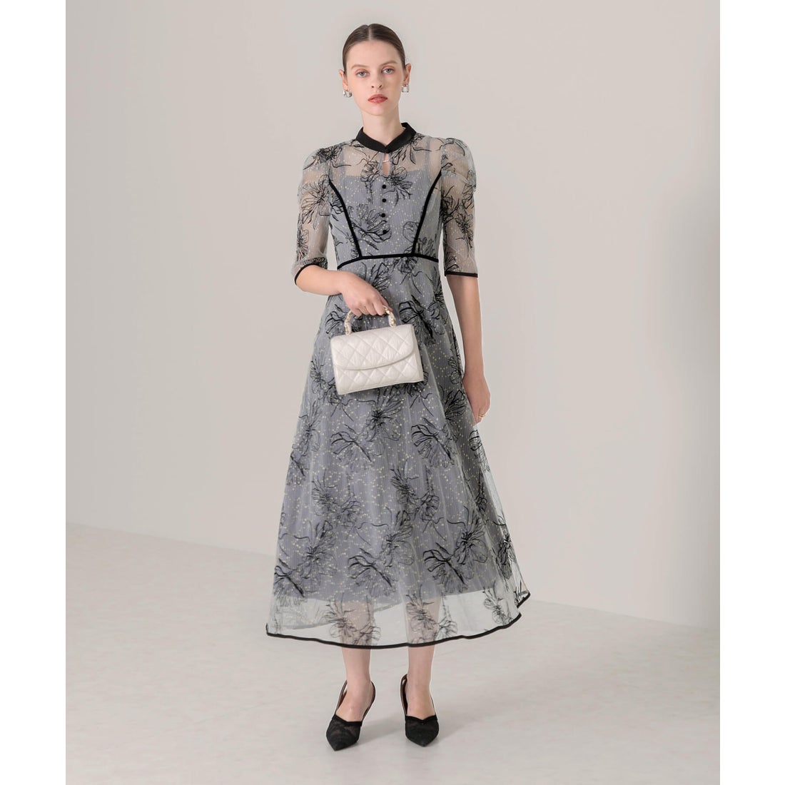 レジャ Leja 配色パピングプチハイネック花柄刺繍ラメレースロング丈