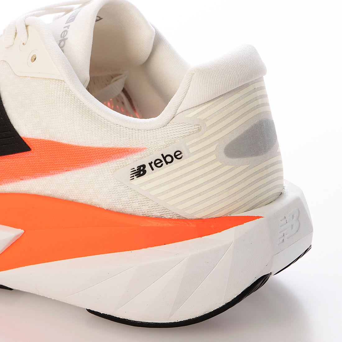 New Balance ニューバランス FuelCell Rebel v5(ホワイト×レッド