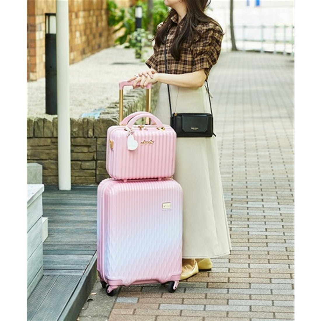 MARY QUANT ピンク ハードキャリーケース MARY QUANT ピンク ハード