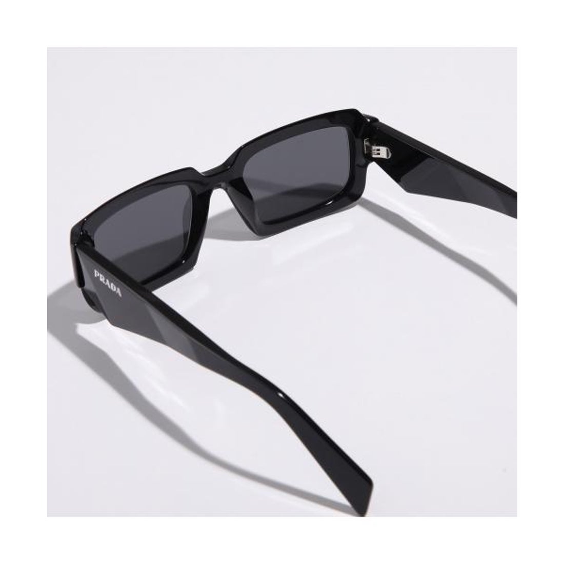 プラダ PRADA PRADA サングラス SPR 27Z スクエア型 （16K-08Z/BLACK