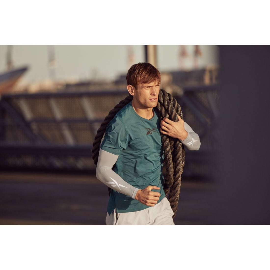 Reebok Fitness コンプレッションアームスリーブ L/XL （グレー