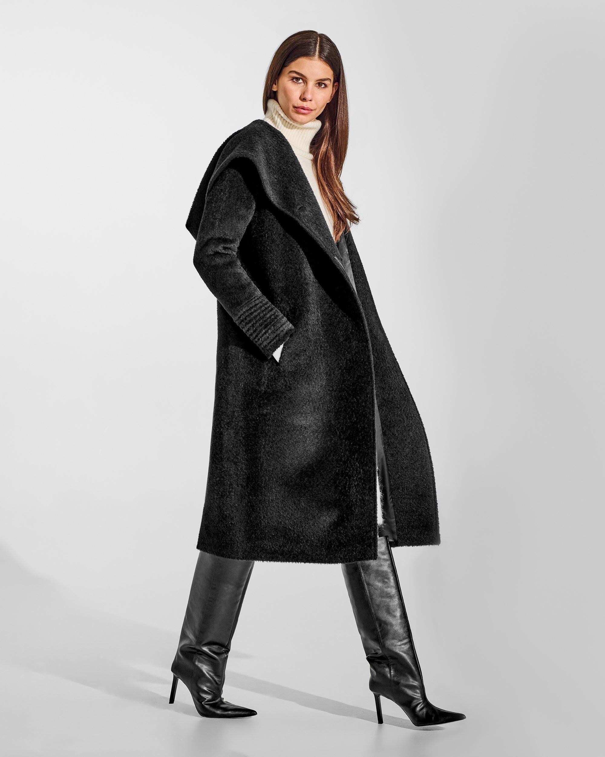 Bouclé Alpaca Long Hooded Black Coat | SENTALER