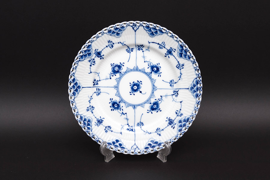 ロイヤル・コペンハーゲン ブルーフルーテッドフルレース 17cmプレート