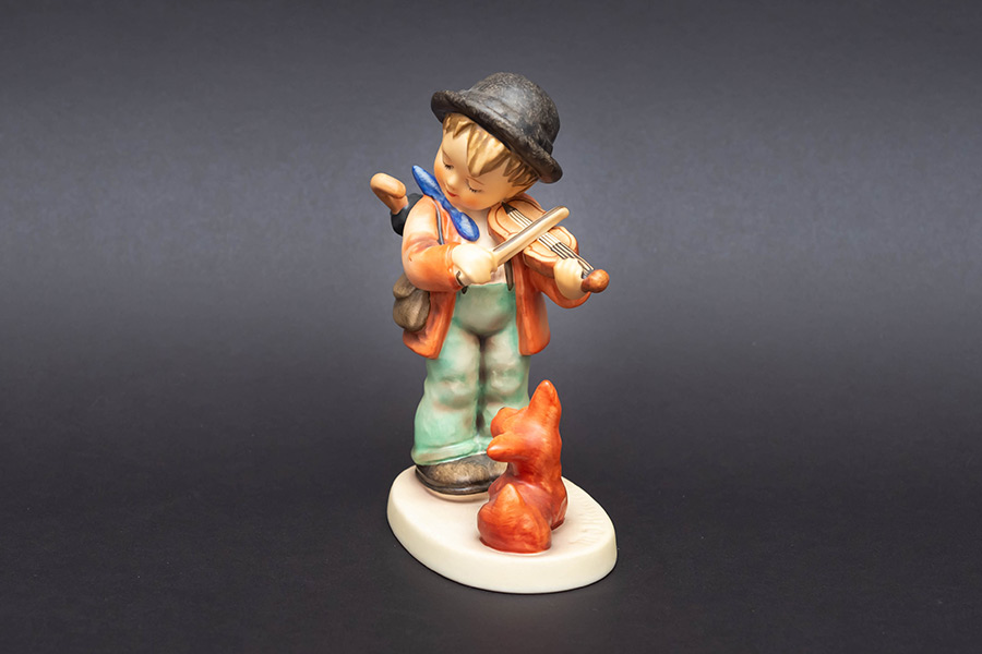 ゲーベル フンメル人形 『Puppy Love（パピー大好き）』を買い取りまし