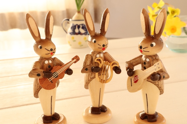 EHうさぎ耳伏せ – ドイツ・ザイフェンの木のおもちゃ seiffen
