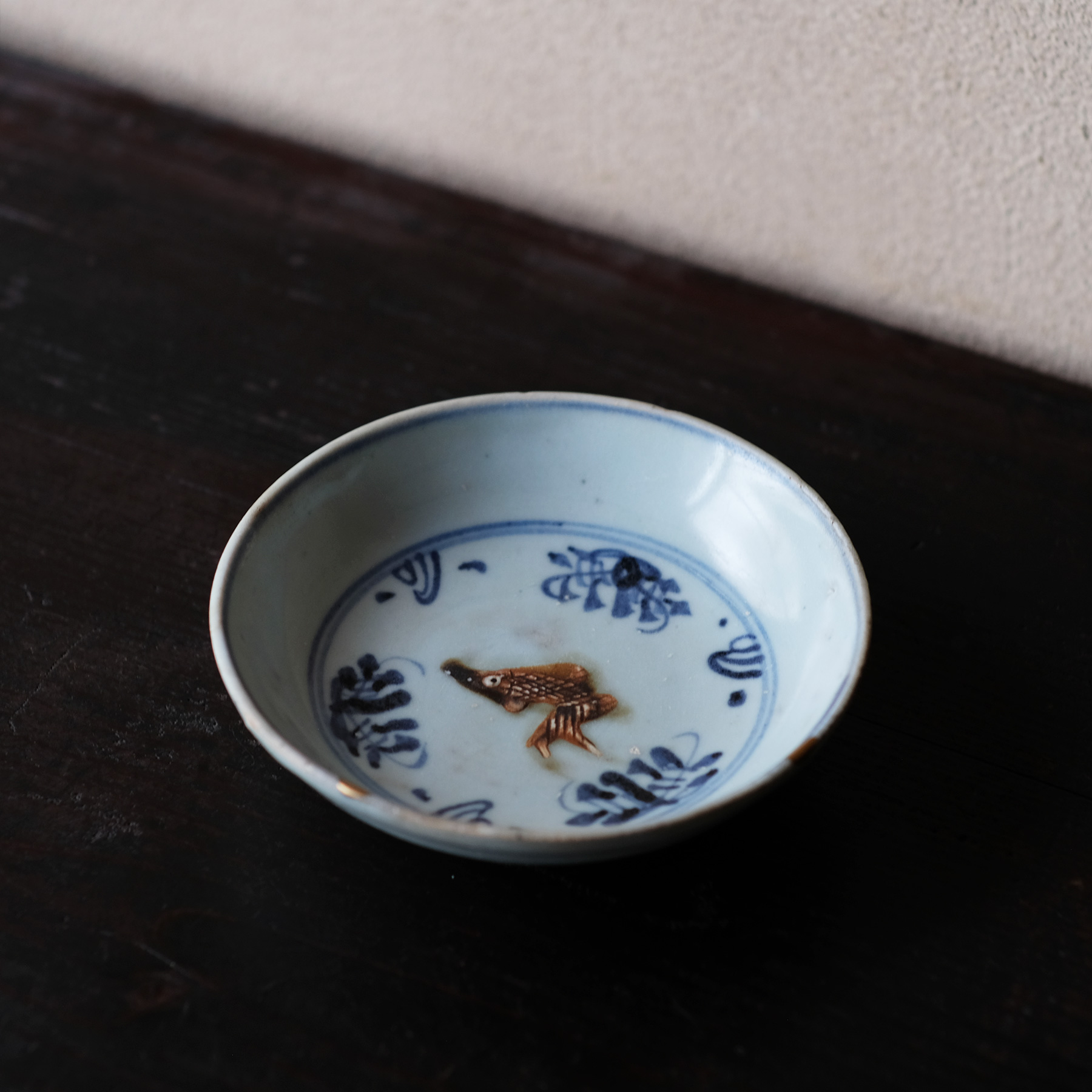 明朝 青花魚藻文皿 | 骨董と詩学 Antique & Poetics | 蛇韻律