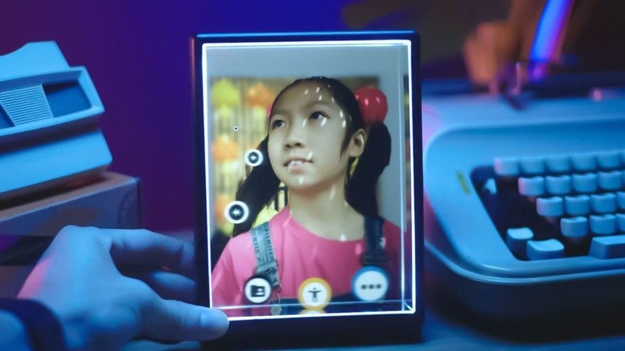 The Looking Glass Portrait's Customized Holographic Displays Peek
