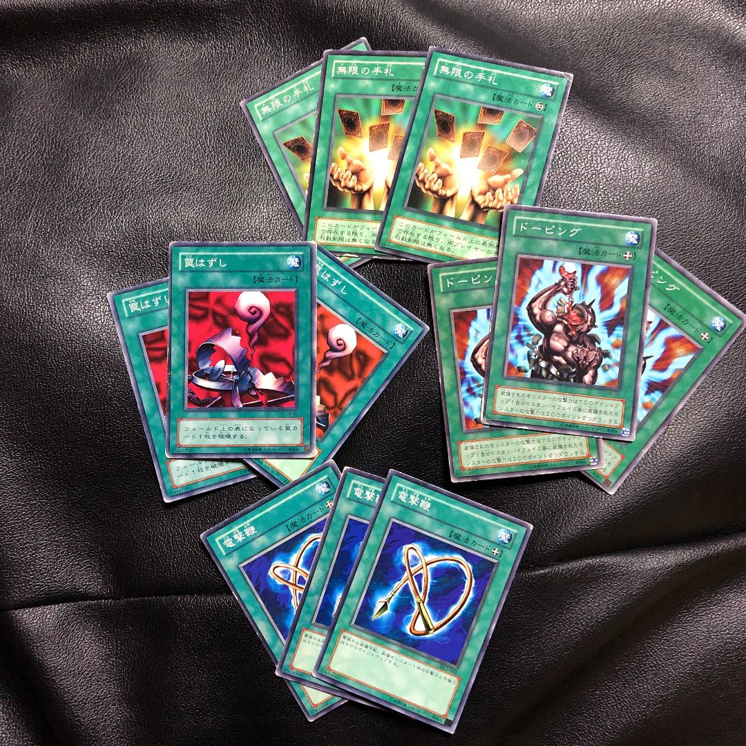押入れカード処分セット【MTG、遊戯王、デュエマ、ワンピ】 押入れ