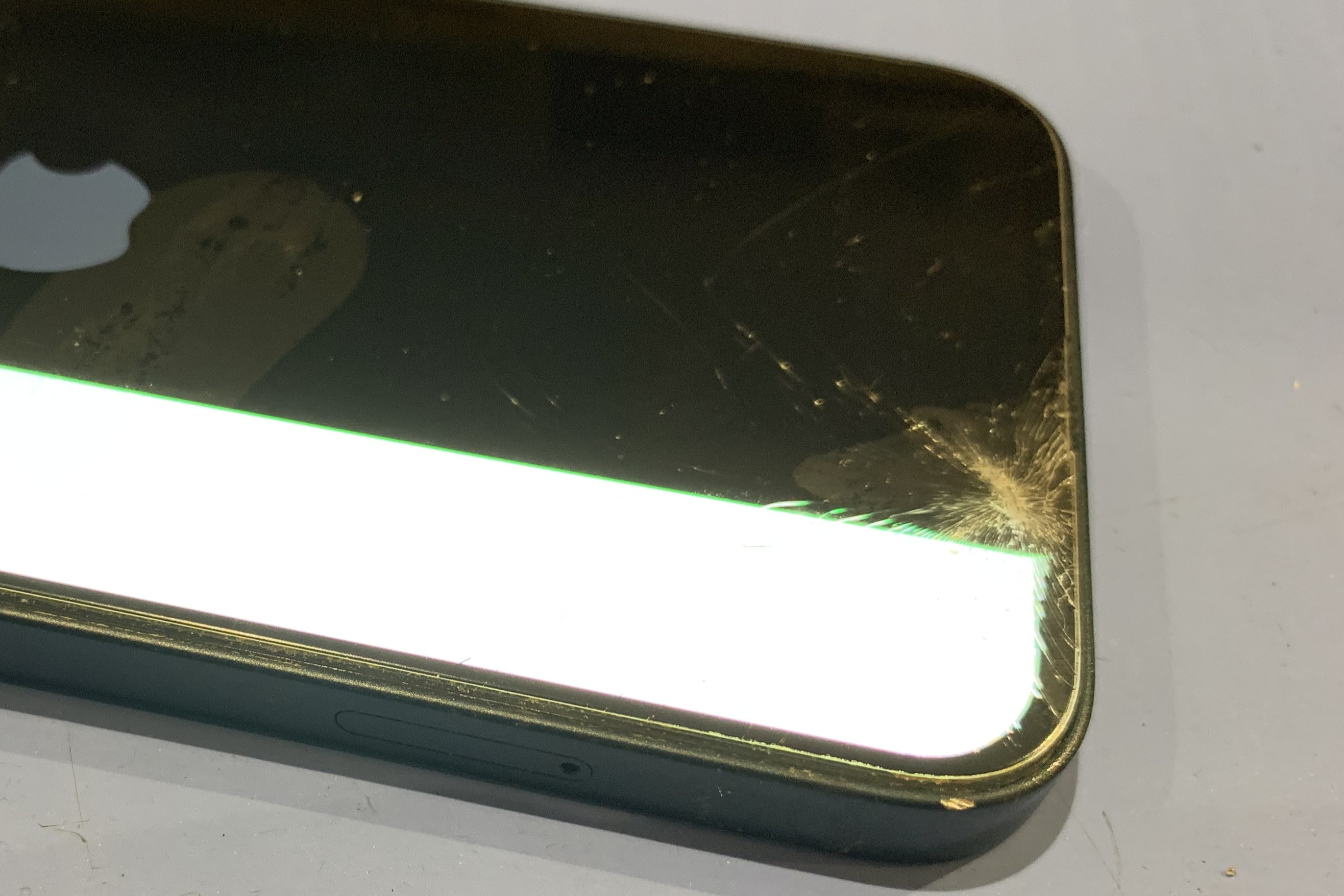 iPhone13 画面割れ表示不良/三郷市からご来店【スマホ修理工房フレスポ