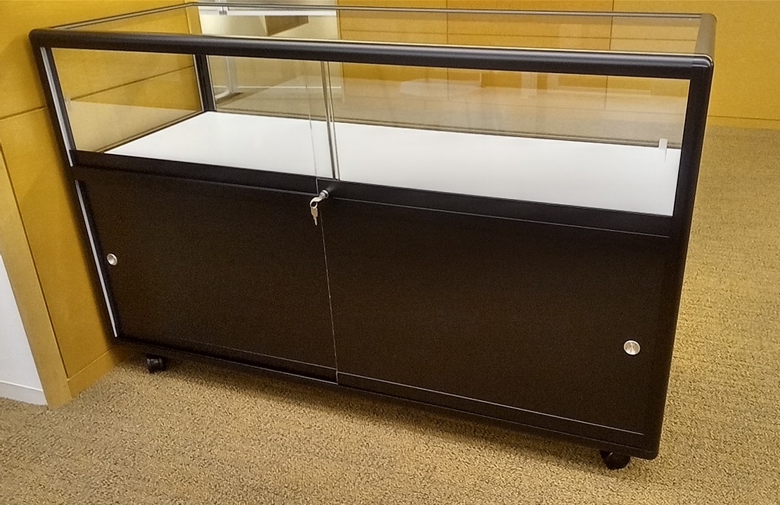 ゼガロ横型ケース腰高納品│ガラスショーケースならチヨダディステム