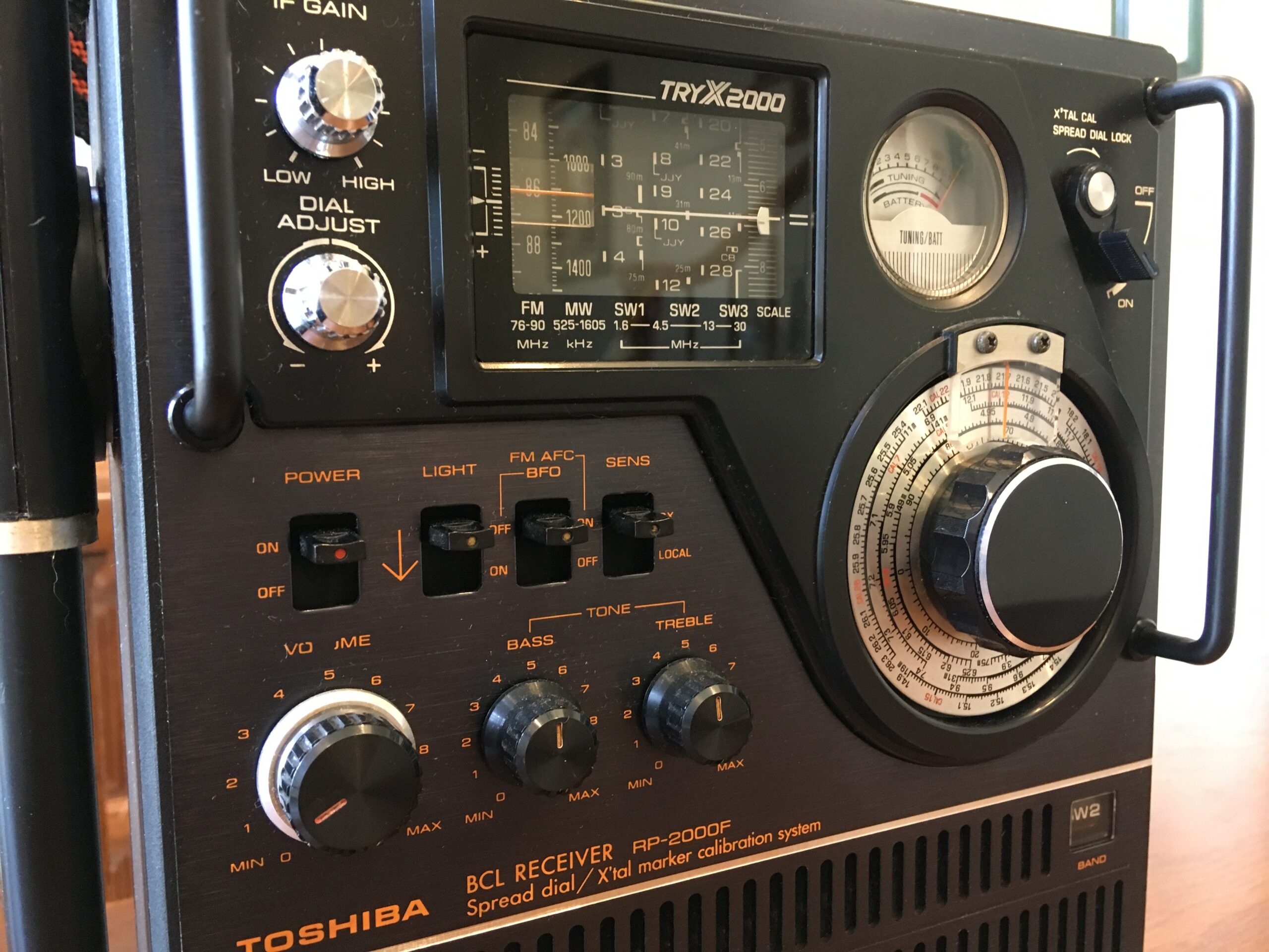 希少] TOSHIBA ICラジオ RP-2000F、 TRY X 2000、ジャンク TOSHIBA BCL