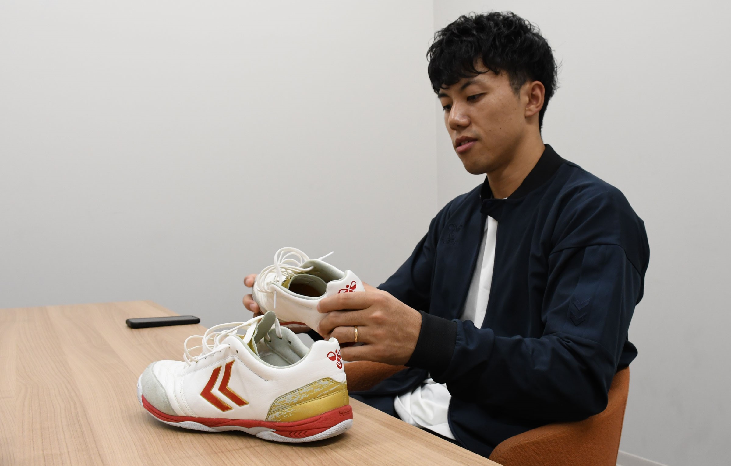 ヒュンメル」から日本代表の清水和也選手とコラボしたフットサル