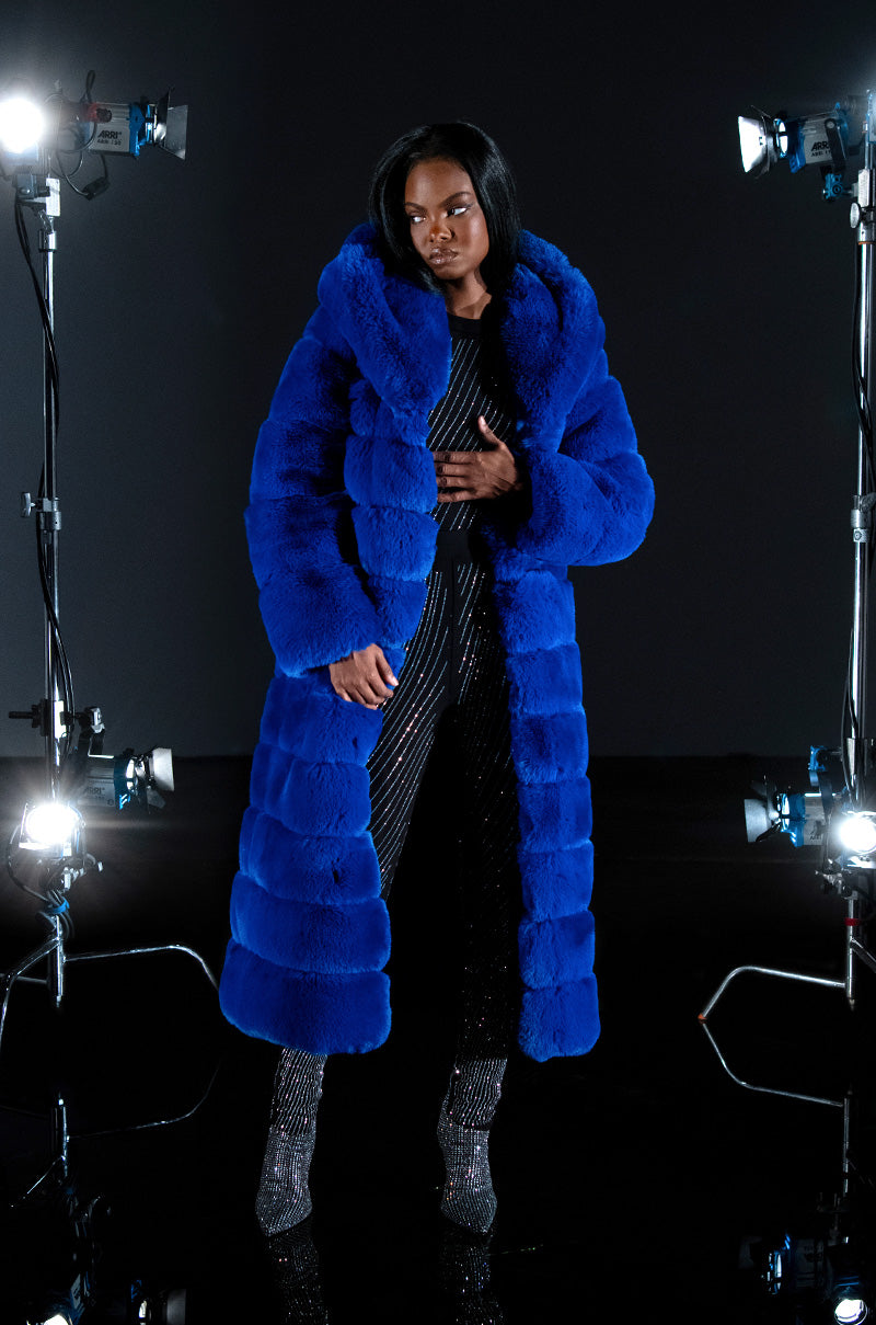 AZALEA WANG FAUX FUR PANEL HOODED TRENCH – AKIRA