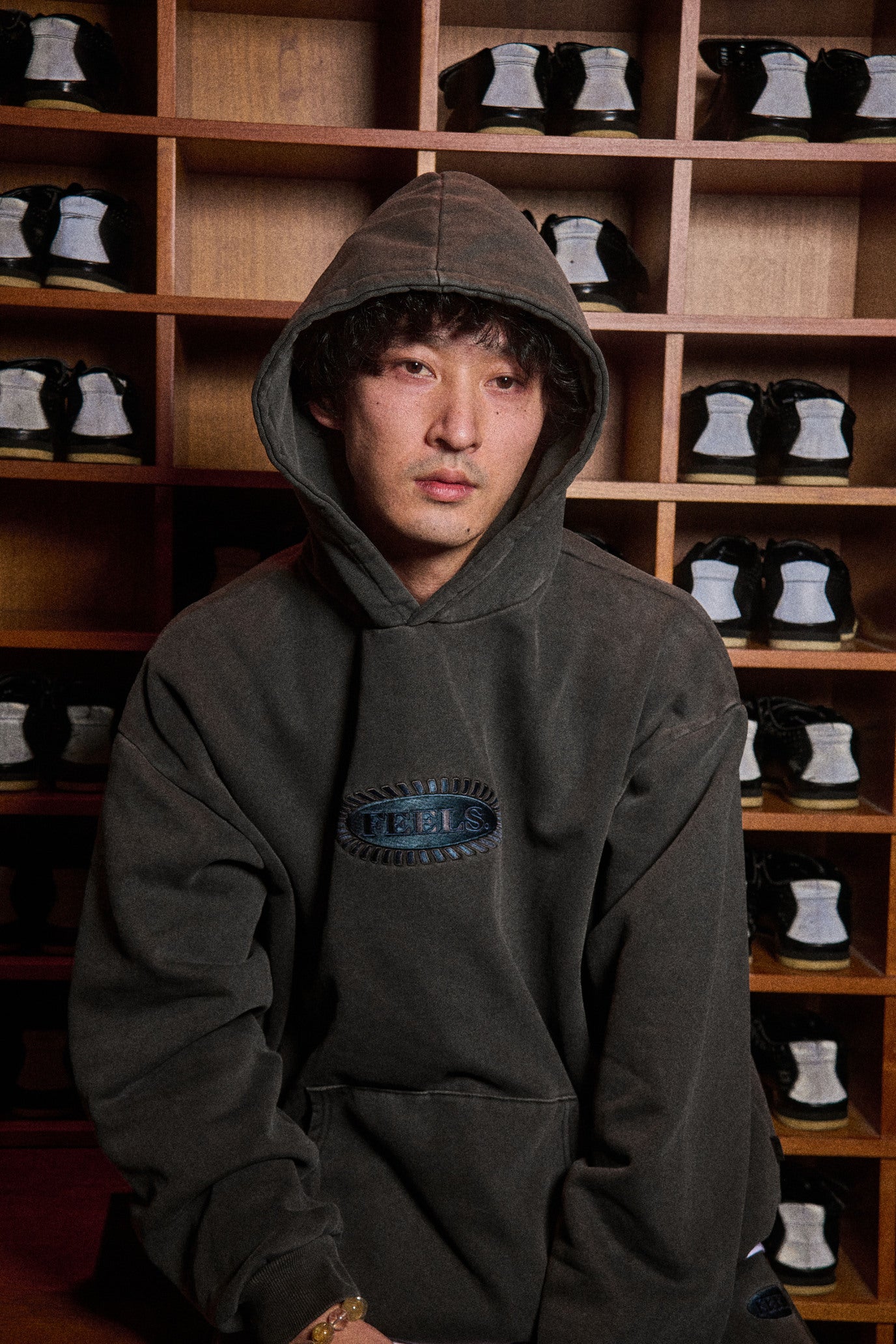 PIGMENT DYE HOODIE BLACK – FEELS.