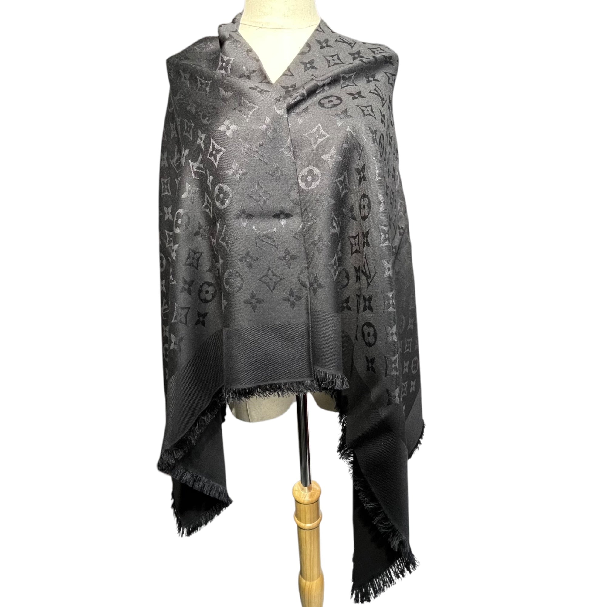 LOUIS VUITTON(ルイヴィトン) Shawl monogram ショール・モノグラム