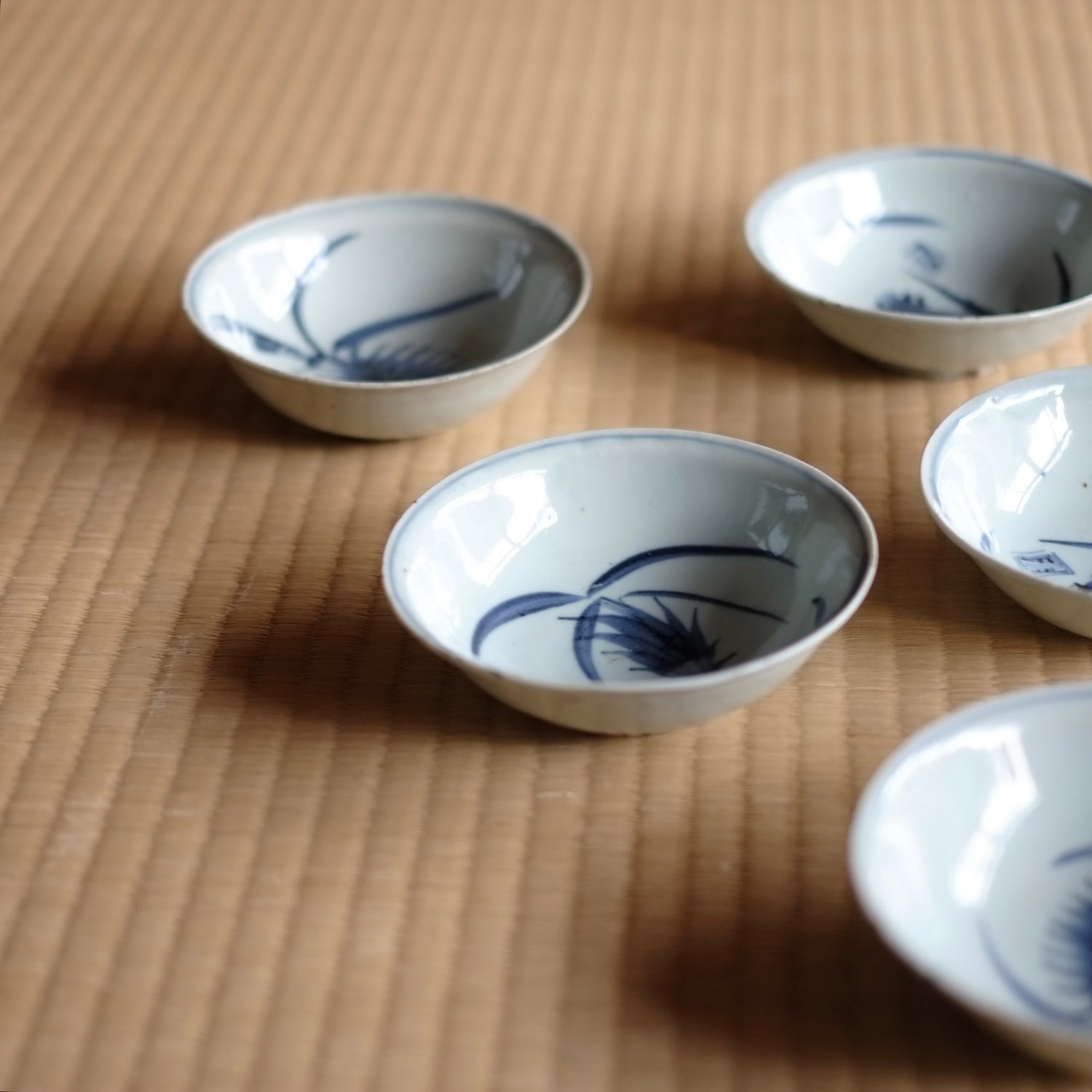 大名品❗】16-17世紀 中国古陶磁 明朝 青華 古染 花文 砂高台 呉須皿