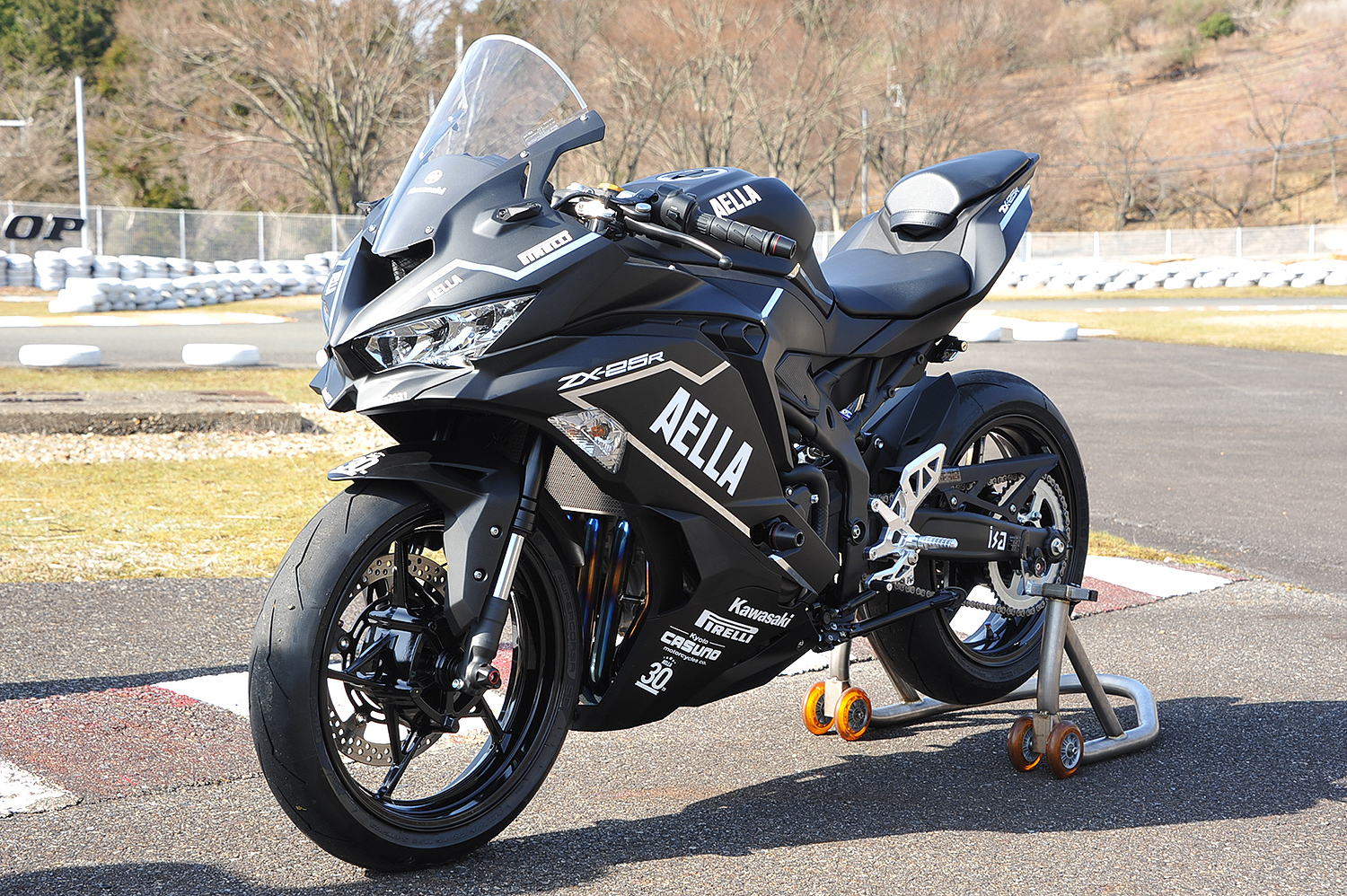 フレームスライダー (Kawasaki ZX-25R/ 4R) | AELLA オンラインショップ