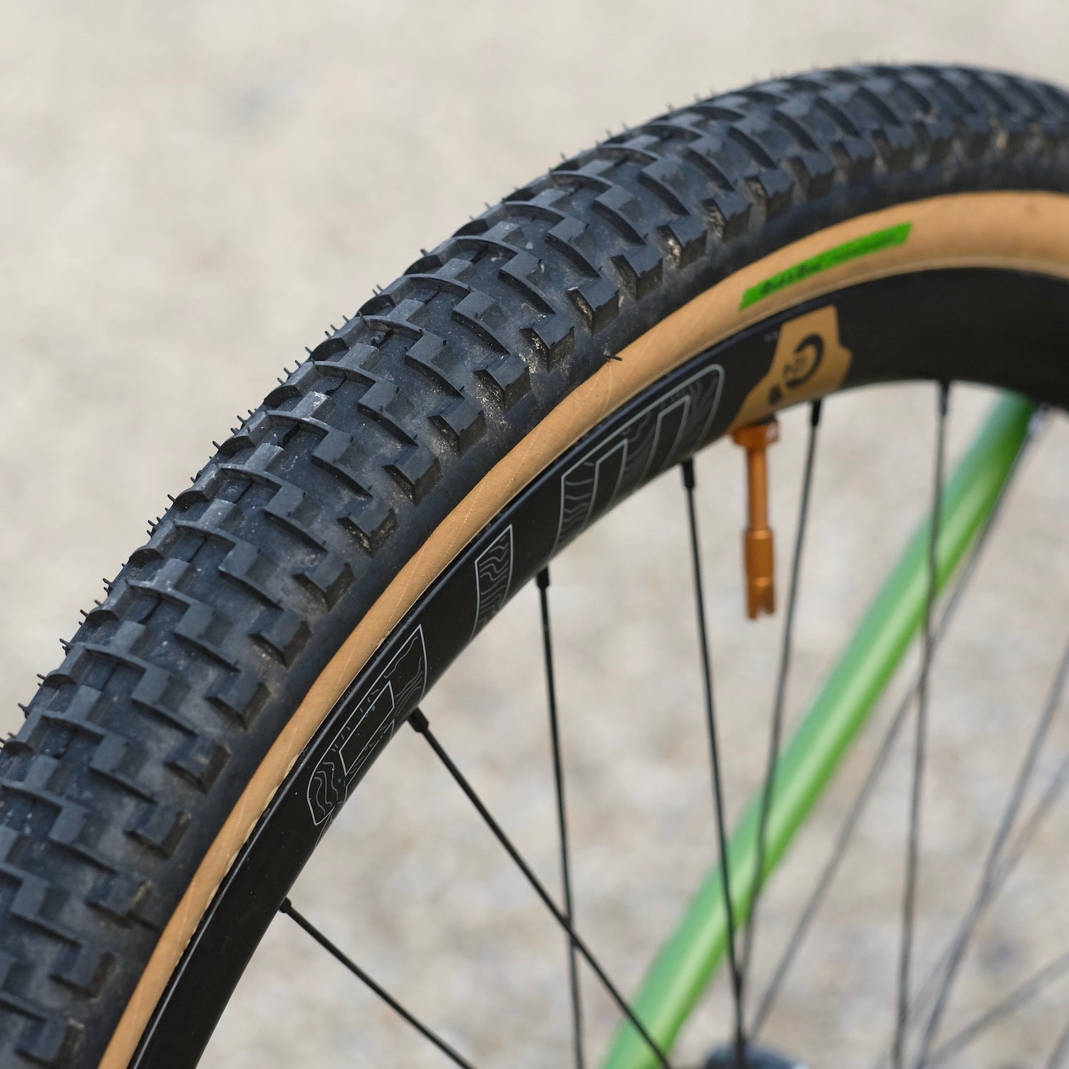 BRUCE GORDON Rock'n Road Tire