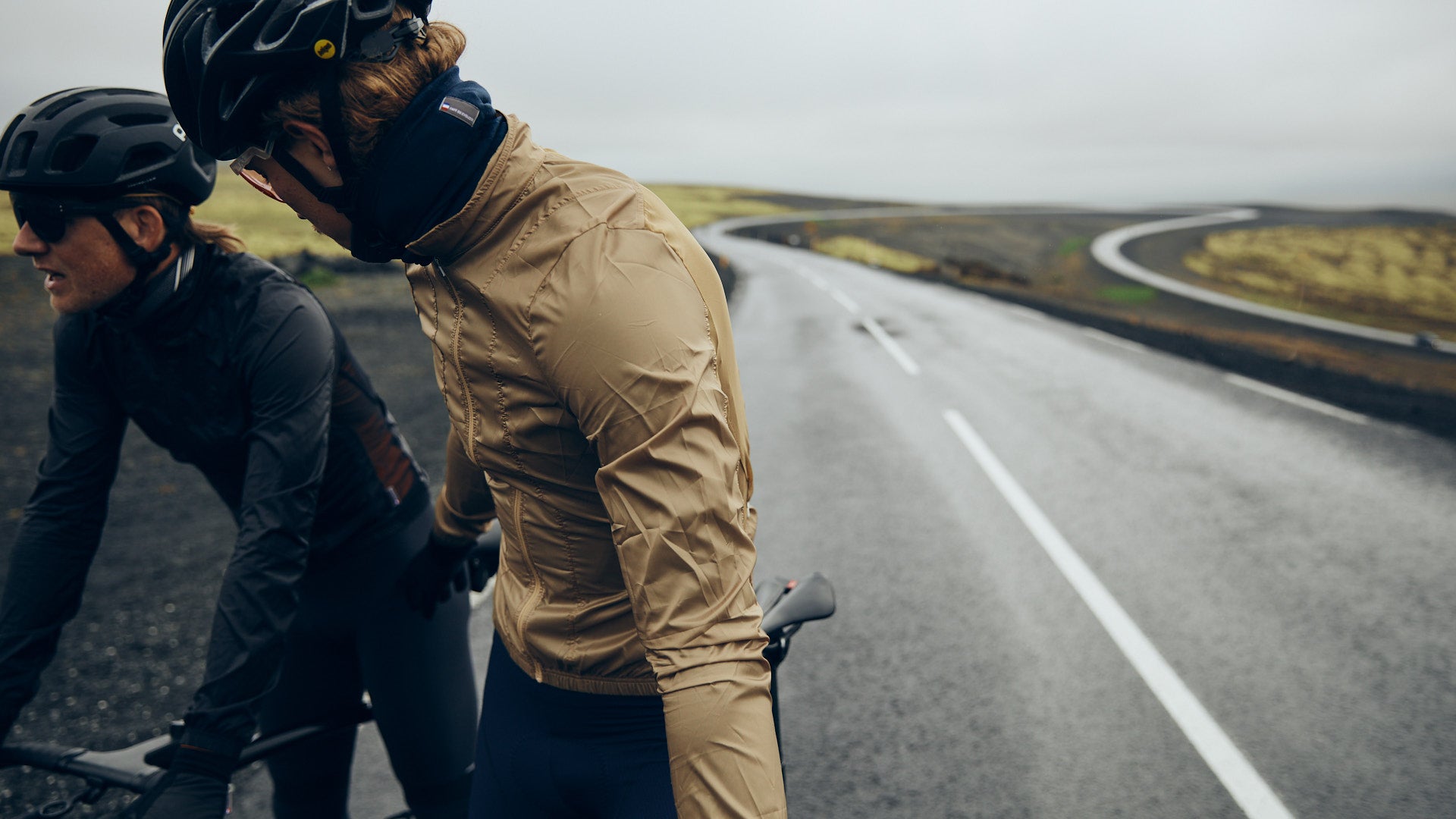 Café Du Cycliste Petra Superlight Cycling Jacket in Dark Gold for