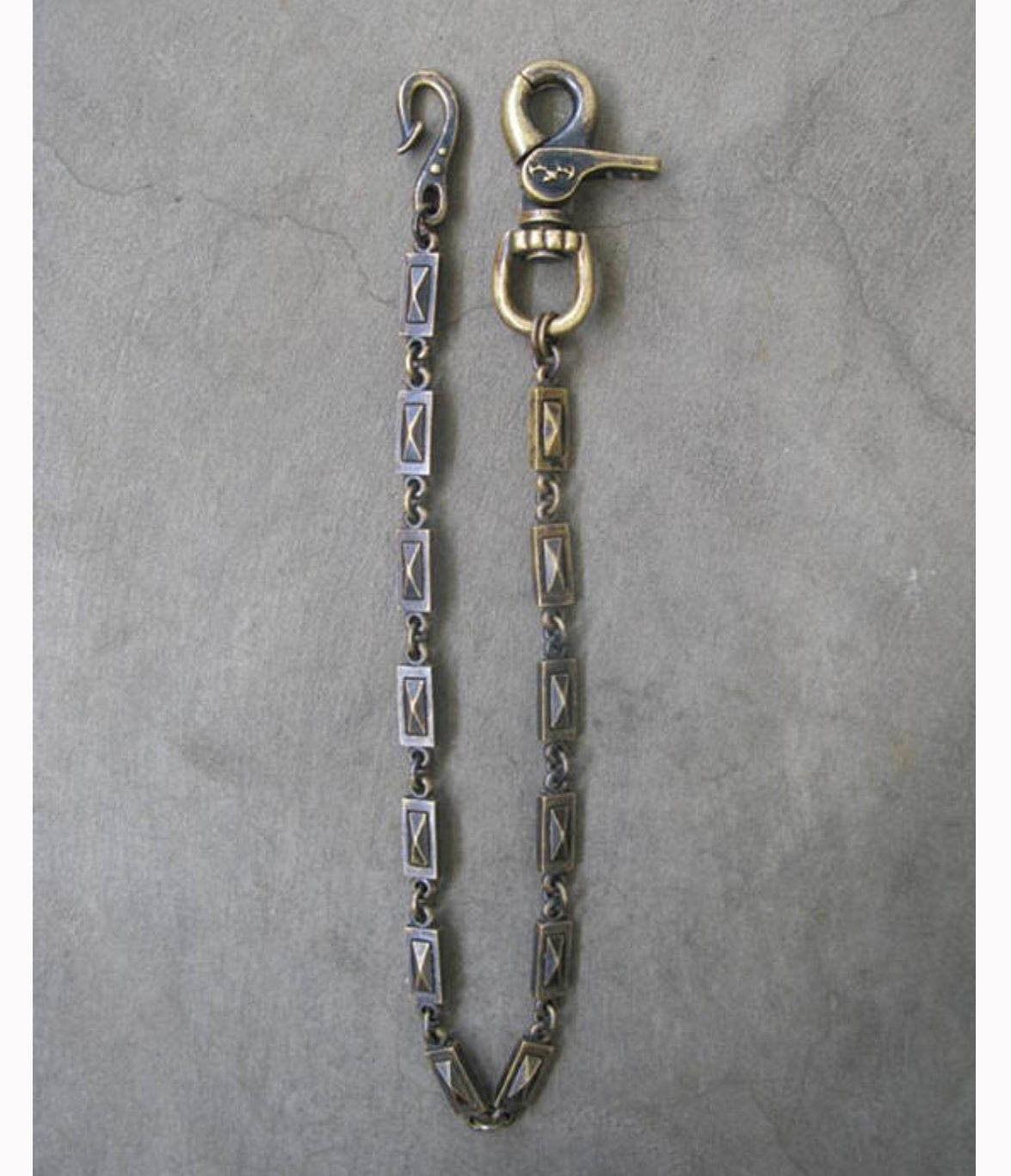 Dark-star-wallet-chain_1175x.
