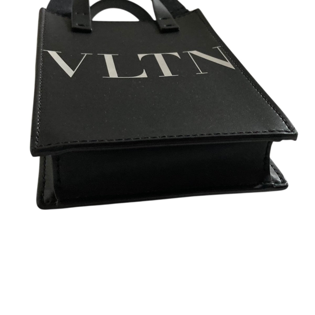 VALENTINO(ヴァレンチノ) ロゴレザーショルダーバッグ ブラック サイズ