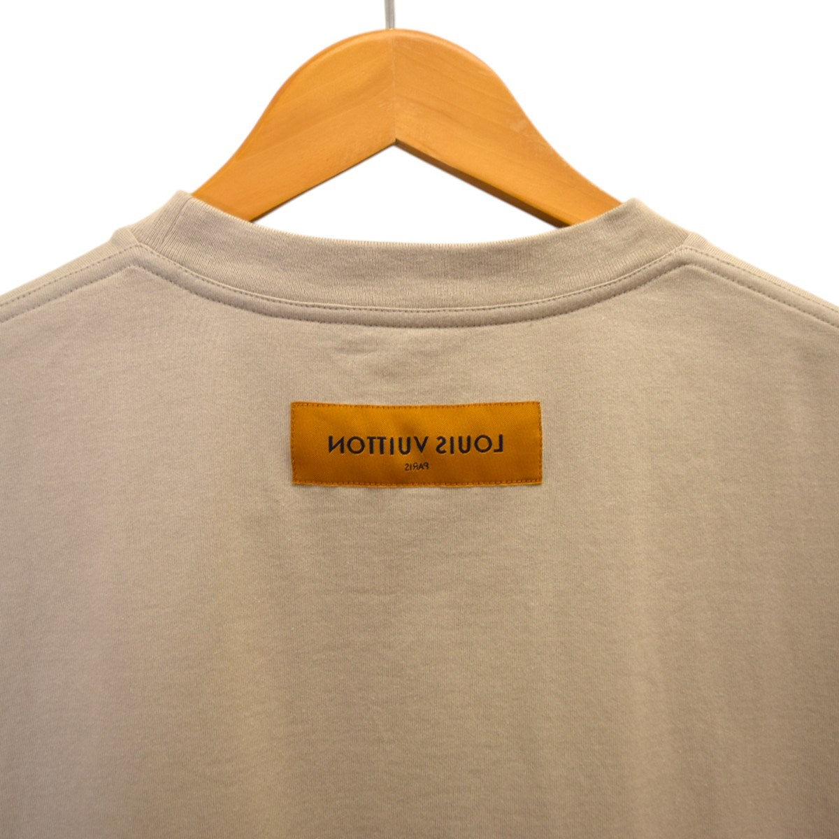 LOUIS VUITTON(ルイヴィトン) エンボスLV Tシャツ 2025SSRM251Q DT3