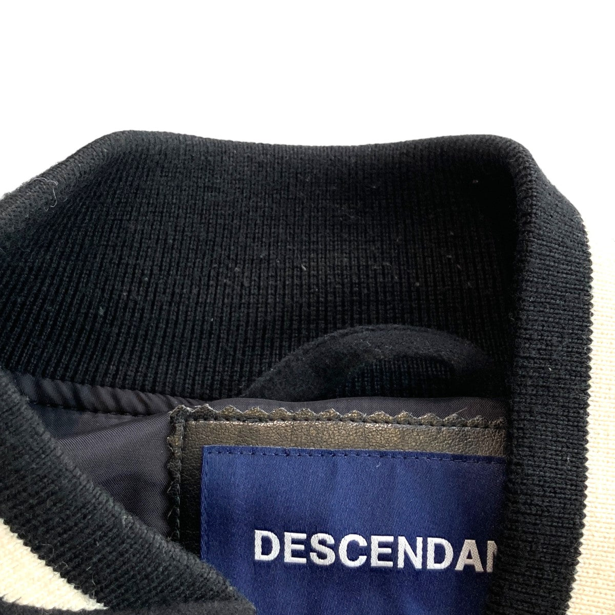 DESCENDANT(ディセンダント) スタジャン ブラック、アイボリー サイズ