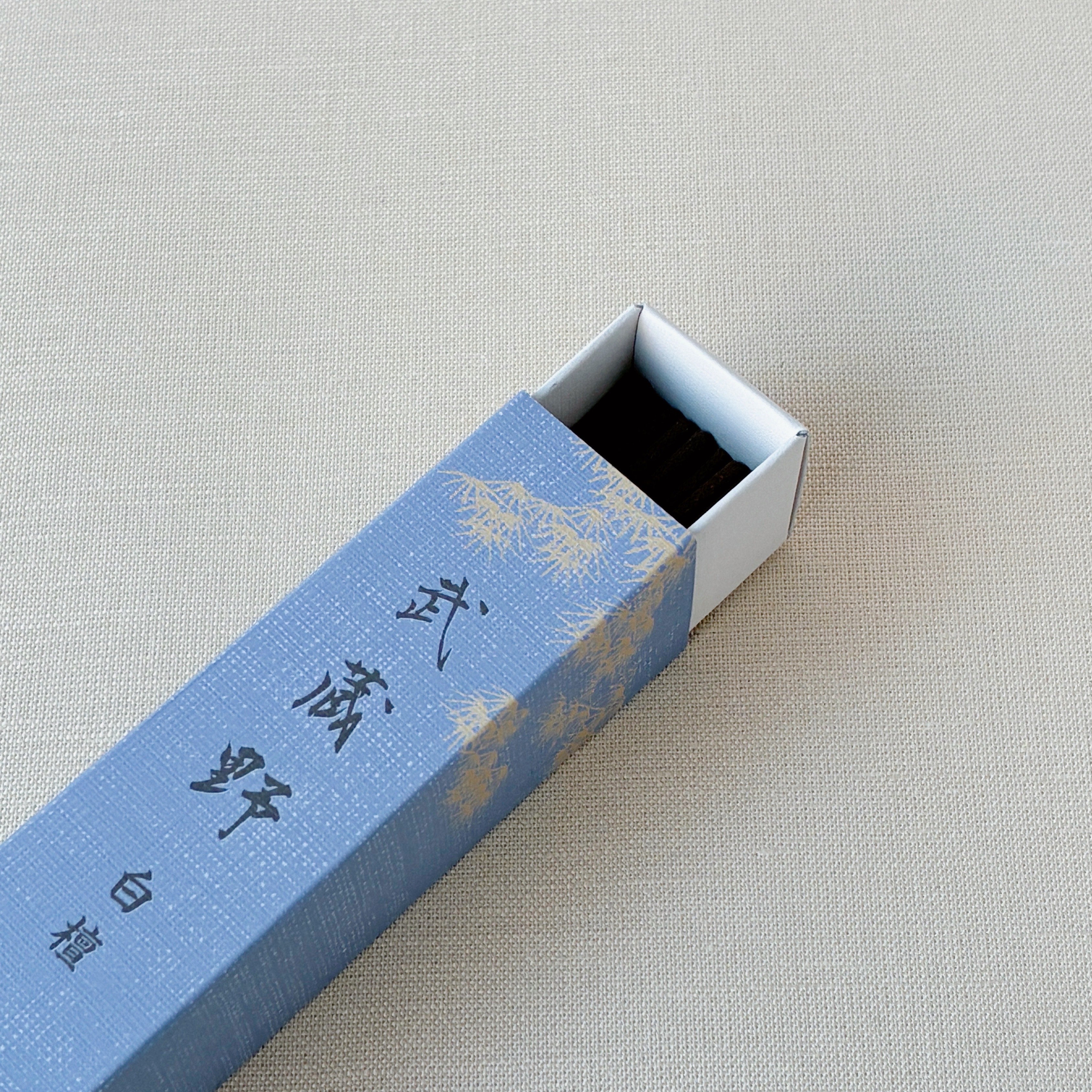 武蔵野 桐箱進物 三種揃え(伽羅1・沈香1・白檀1) – 香十オンラインショップ