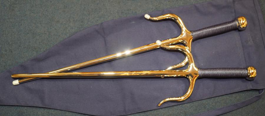 楽天市場】武具 十手 釵 サイ 琉球古武術 48CM 鉄製 黒メッキ 二本