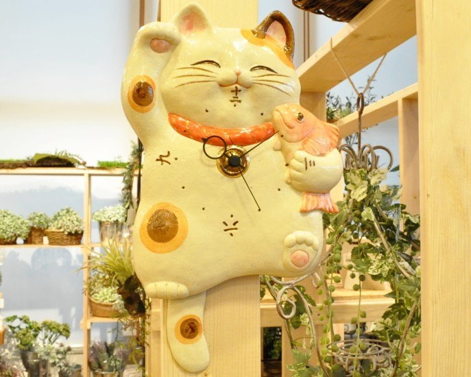 和雑貨 四季彩堂 オンラインショップ / 尾振り掛け時計 福々招き猫
