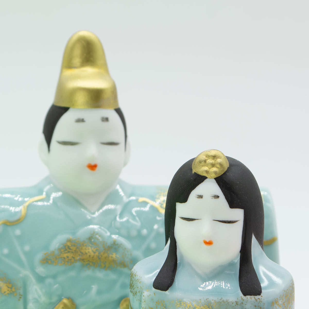 和雑貨 四季彩堂 オンラインショップ / 青磁立雛(中)